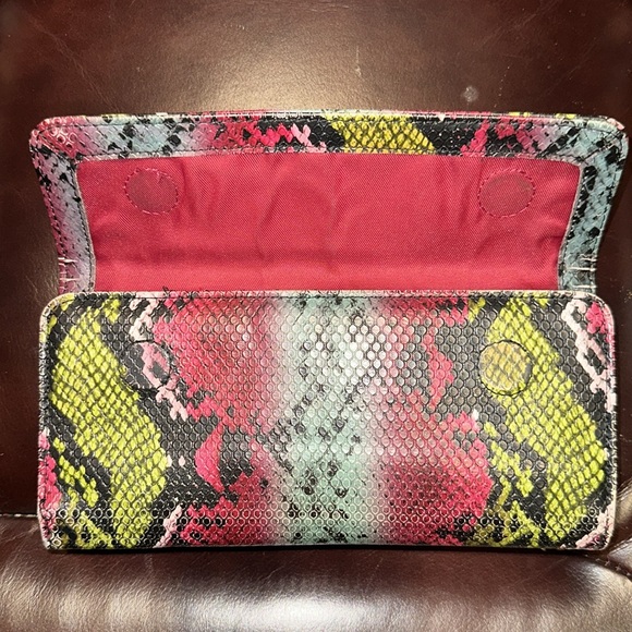 Kenneth Cole Reaction Multicoloured Faux Croc Skin Wallet - Picture 10 of 16